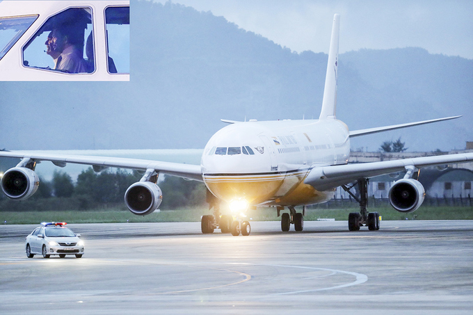 Quốc Vương Brunei lái máy bay đến Đà Nẵng dự APEC quoc vuong brunei lai may bay den da nang du apec