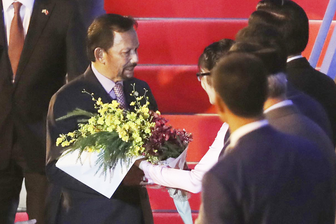 Quốc Vương Brunei lái máy bay đến Đà Nẵng dự APEC quoc vuong brunei lai may bay den da nang du apec