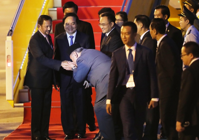 Quốc Vương Brunei lái máy bay đến Đà Nẵng dự APEC quoc vuong brunei lai may bay den da nang du apec