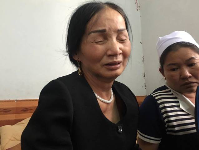 me chong khoc nghen khi biet tin con dau lam nghe xe om bi sat hai
