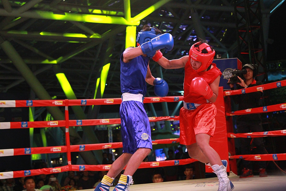 man nhan voi san dau boxing lan dau tien duoc to chuc ngoai troi