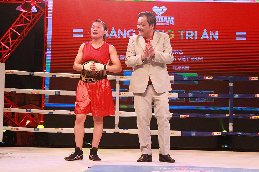 man nhan voi san dau boxing lan dau tien duoc to chuc ngoai troi