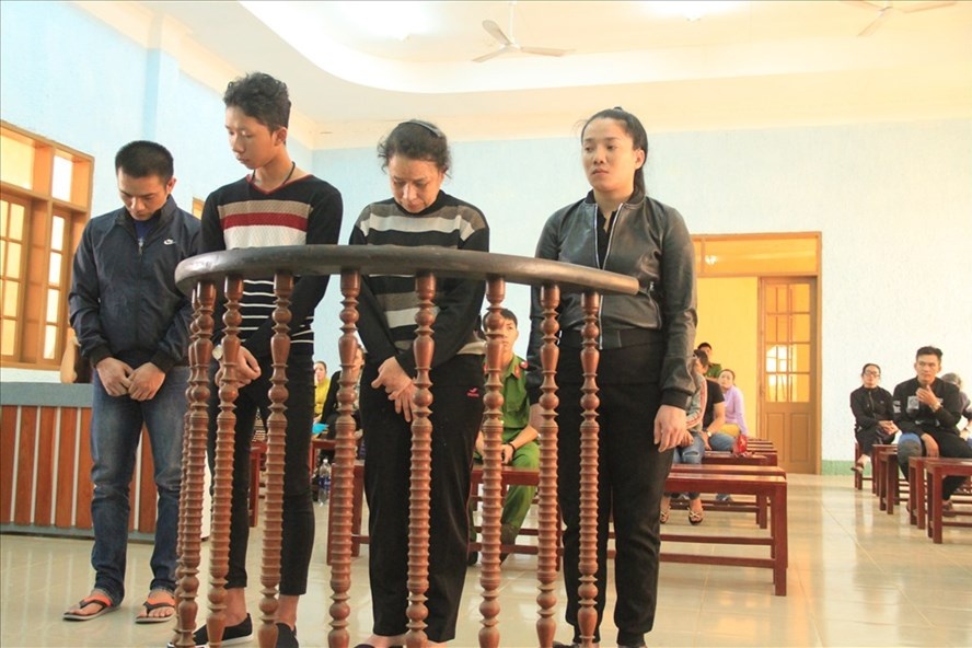 mo quan ca phe de buon tre em lam gai mai dam
