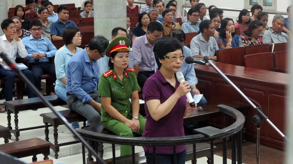 chanh an nguyen hoa binh tra loi ve vu chau thi thu nga chi tien chay vao quoc hoi