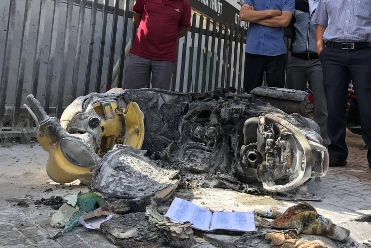 lam ro vu chong danh roi dot xe vo cu giua duong