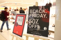vua khai truong zara va hm tai ha noi trong ngay black friday ra sao