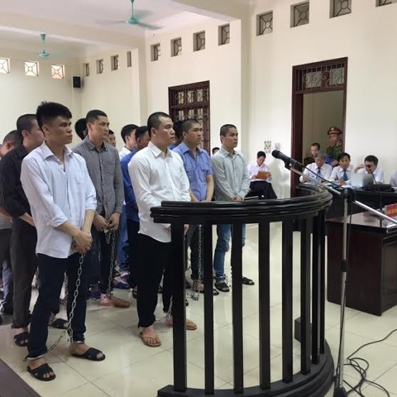 vu buon o to trai phep vo va dan em cua dung mat sat linh bao nhieu nam tu