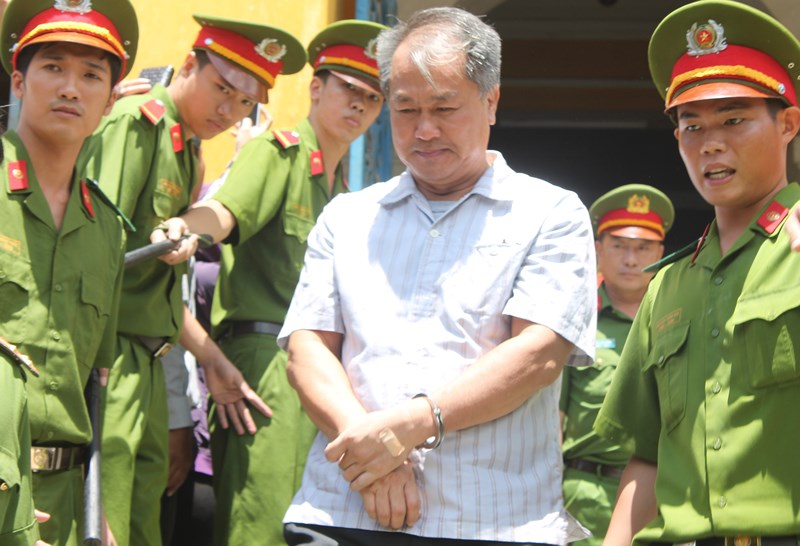 tand tp hcm tiep nhan ho so 2 vu dai an ngan hang