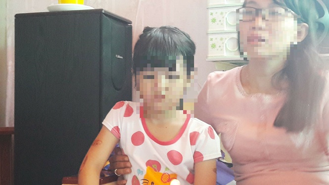 be gai nghi bi di sat nong khoi to vu an cach ly be voi cha ruot me ke