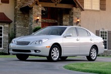 Cú đâm của xe Honda khiến Toyota 'bay' gần 5.000 tỉ đồng