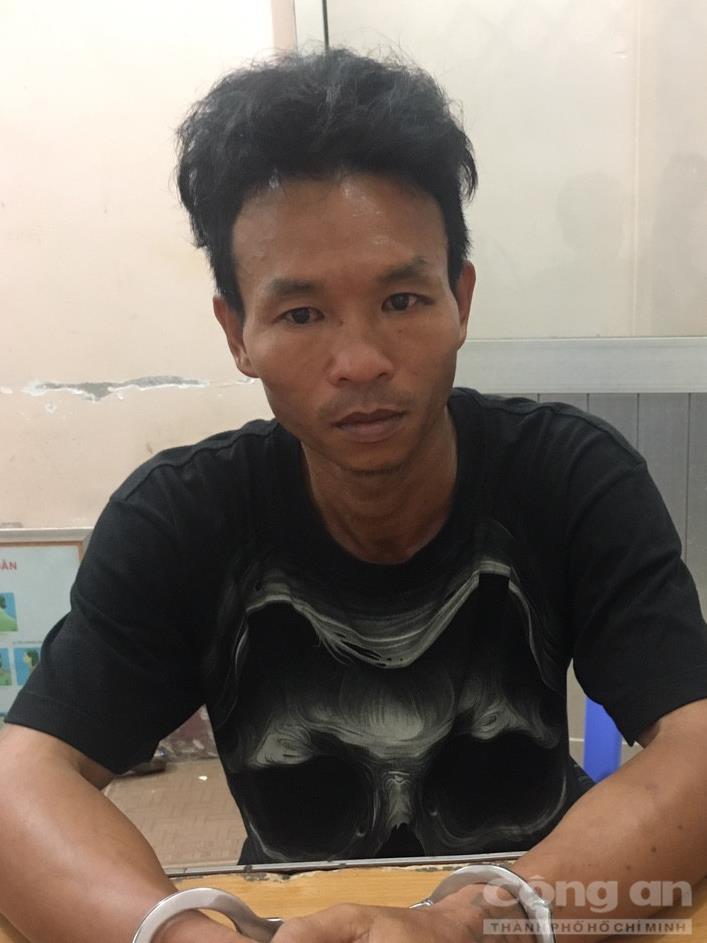 lan ra 2 ke sat nhan tu tam ve tau cu rach