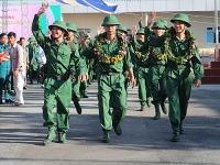 dang nuoi con nho co phai tham gia nghia vu quan su khong