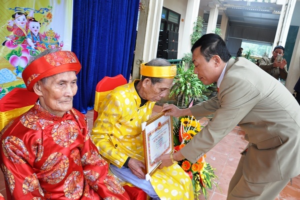 tang muc tien qua tang mung tho nguoi cao tuoi
