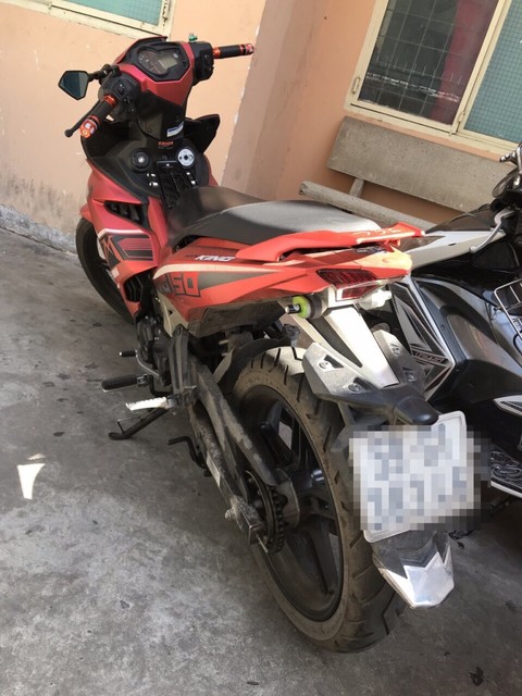 hotgirl khien nhieu quy ong o sai gon sap bay khai gi