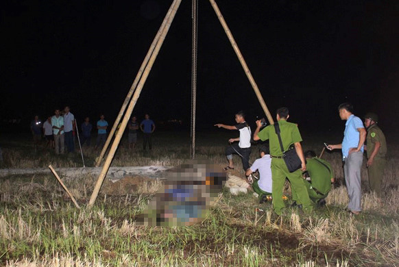 khoi to vu 4 cong nhan bi dien giat chet khi dung cot vien thong