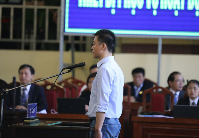 ong trum phan sao nam roi nuoc mat khi duoc nhac den 2 con