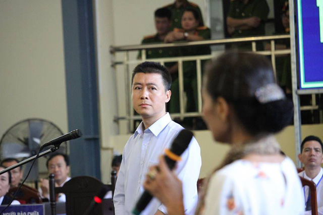 ong trum phan sao nam roi nuoc mat khi duoc nhac den 2 con