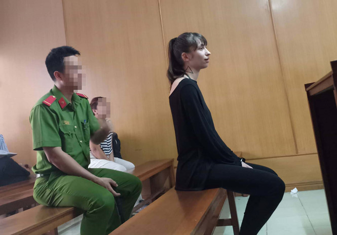 co gai nga xinh dep lanh 18 nam tu gia dat cho bai hoc ve niem tin