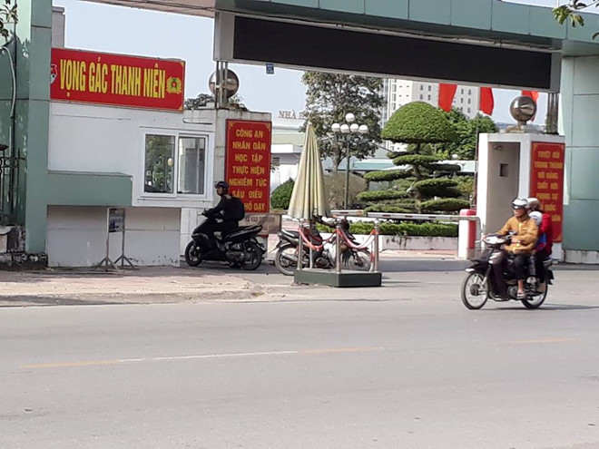 nguoi bi hanh hung giua tru so cong an tinh do muon di tham con