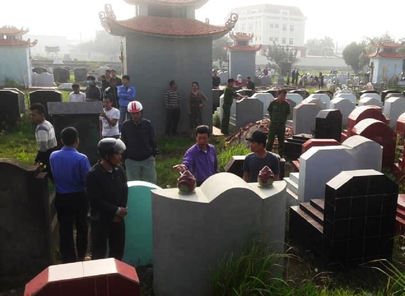 cong an dieu tra hang tram ngoi mo bi dap be bat huong