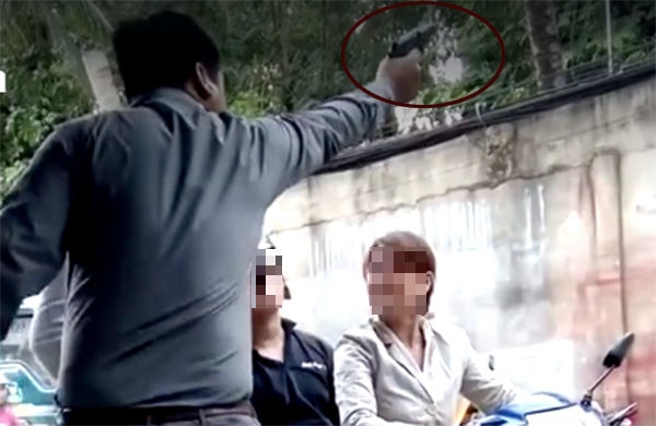 ai duoc phep su dung sung ban dan cao su