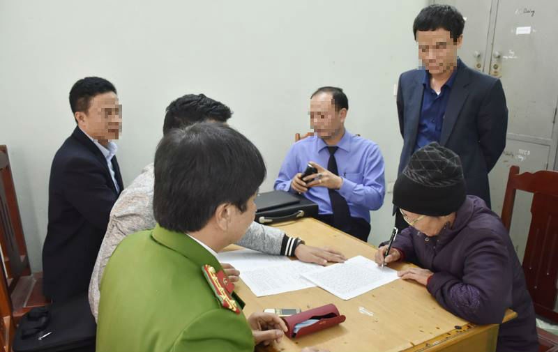 vu be gai 20 ngay tuoi o thanh hoa be gai chet ngat do bi chan duong ho hap