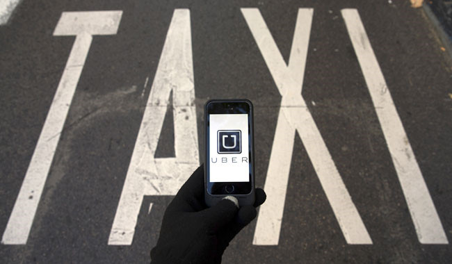nan tai xe uber hiep dam hanh khach nhieu nuoc ra lenh cam hoat dong