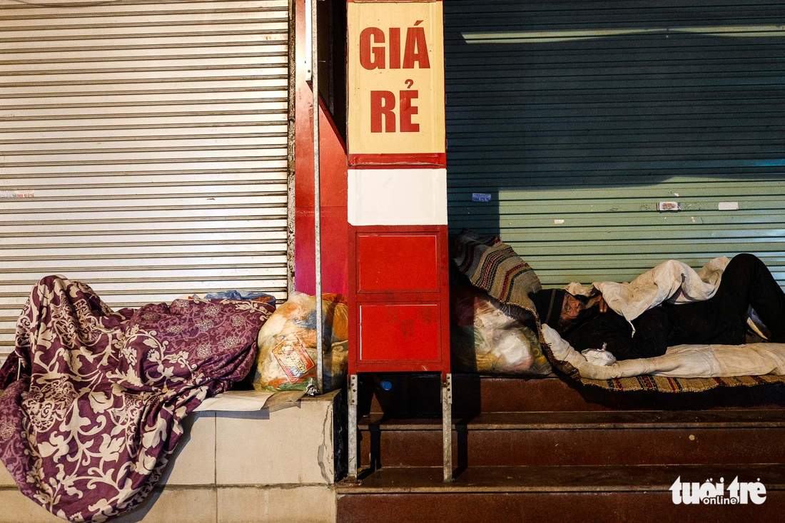 nguoi vo gia cu co ro giua dem dong ha noi