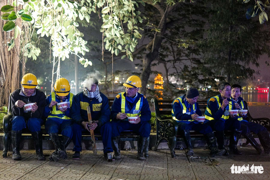 nguoi vo gia cu co ro giua dem dong ha noi