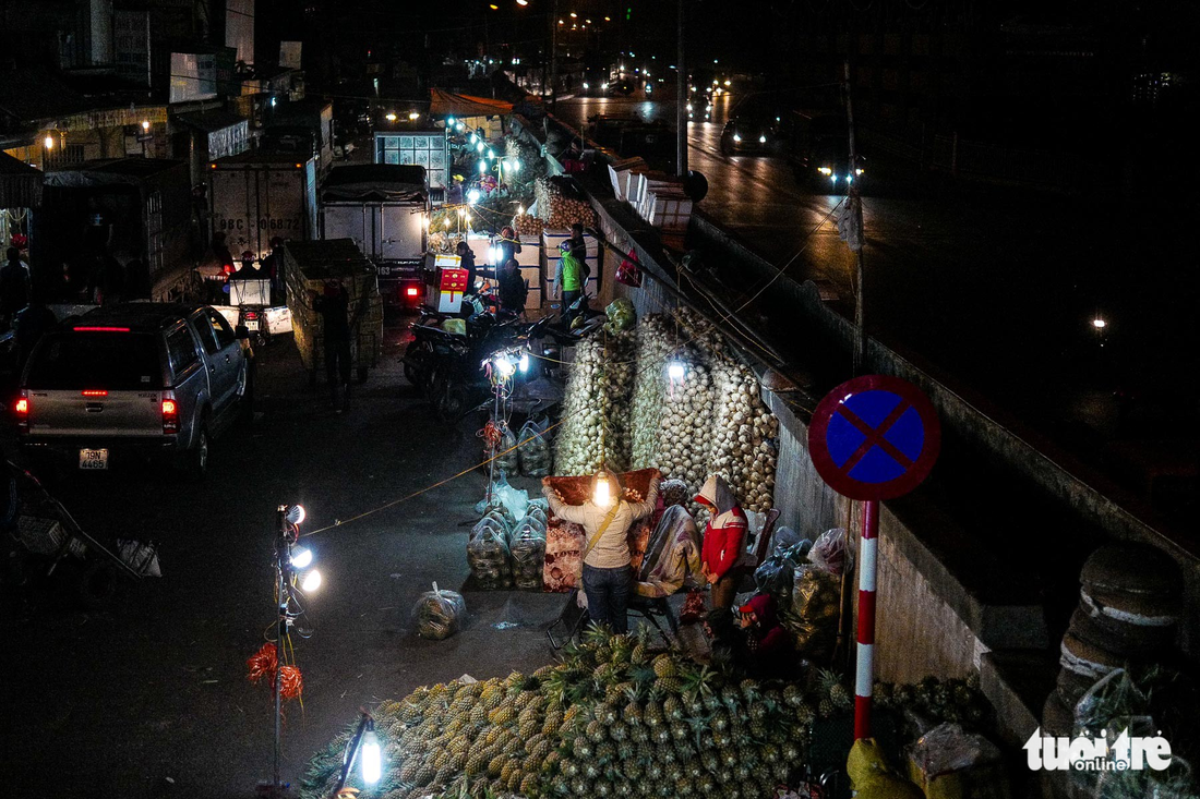 nguoi vo gia cu co ro giua dem dong ha noi