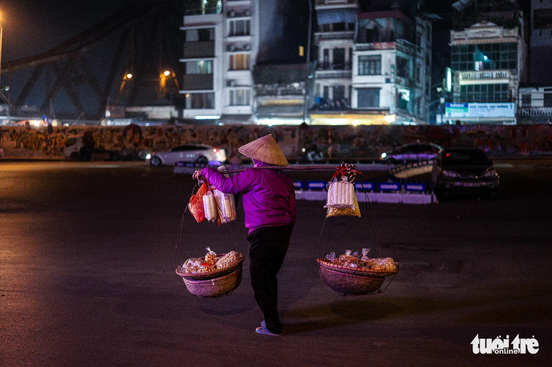 nguoi vo gia cu co ro giua dem dong ha noi