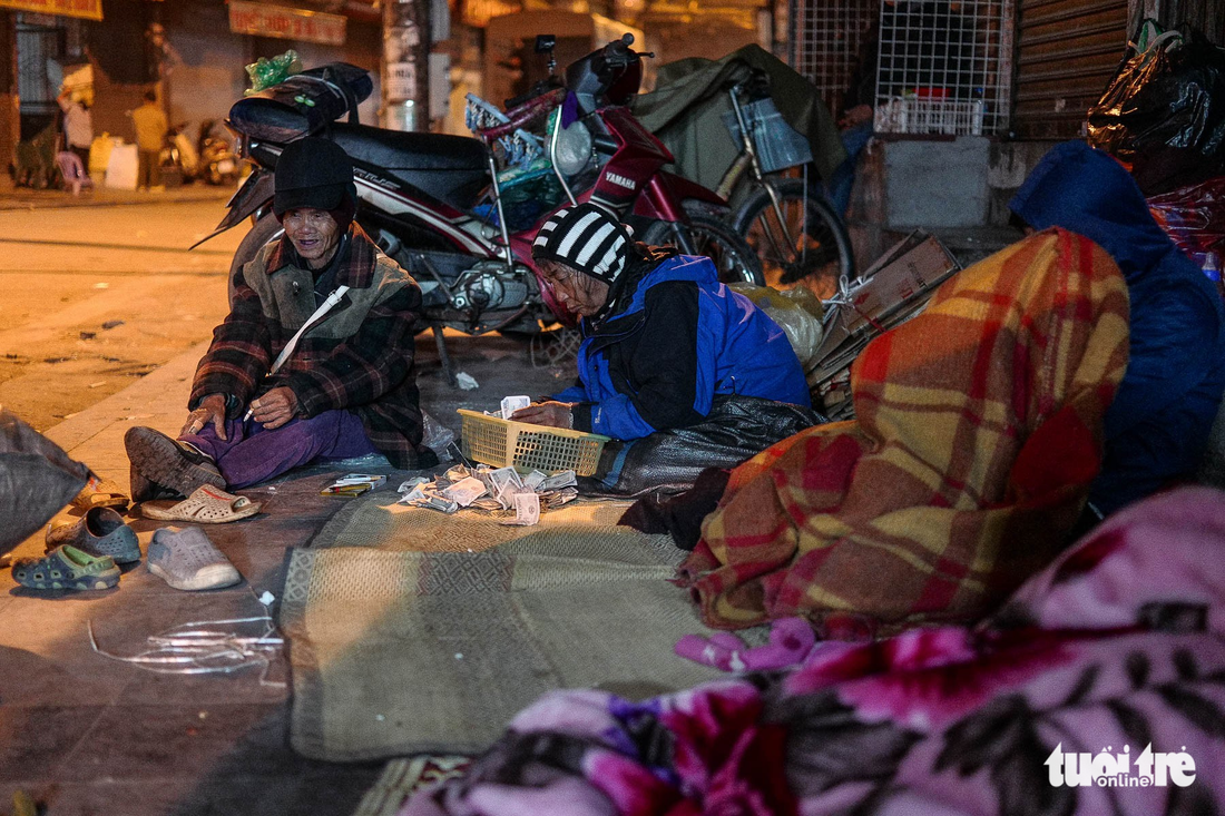 nguoi vo gia cu co ro giua dem dong ha noi
