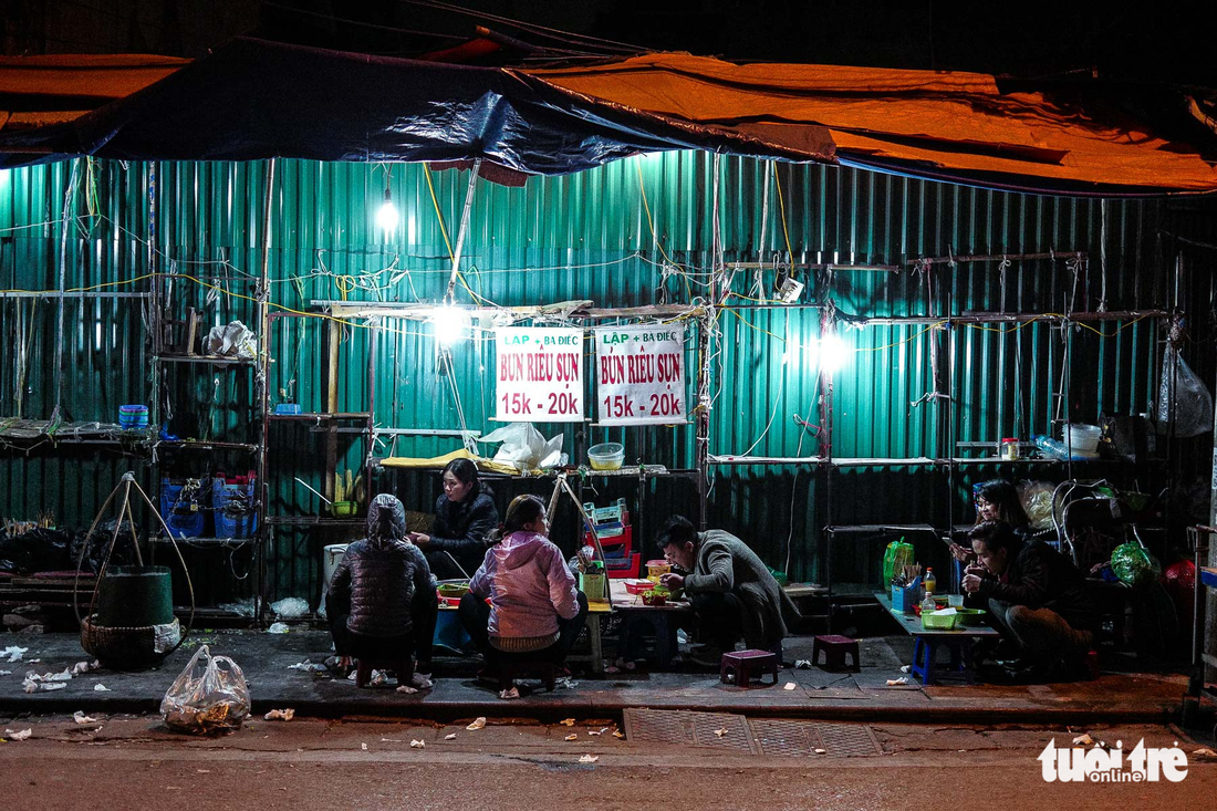 nguoi vo gia cu co ro giua dem dong ha noi