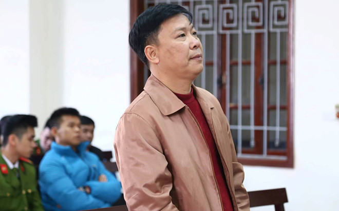 tai xe kien canh sat giao thong ra toa sau 2 lan hoa giai