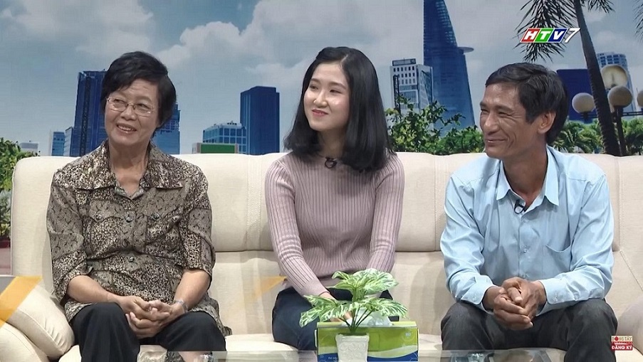 nguoi cha 18 nam di hoc cung con gai khiem thinh