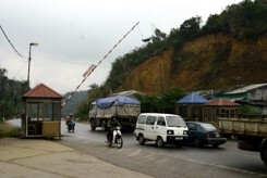 Xe nghi chở hàng lậu đâm tử vong một cán bộ Dốc Quýt trong đêm