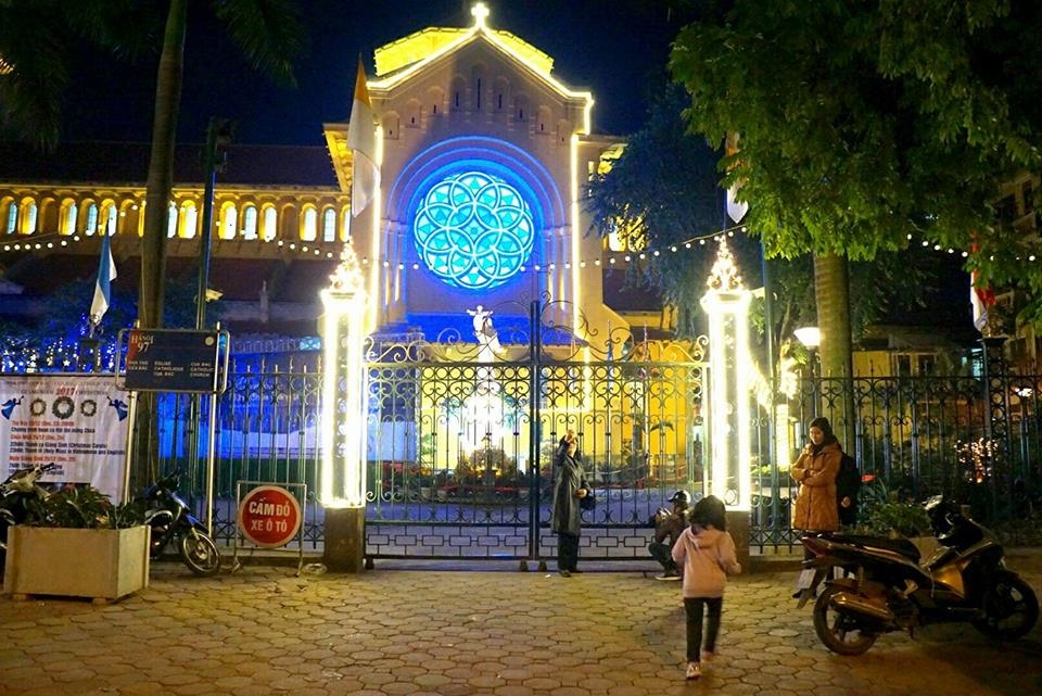 ron rang khong khi giang sinh