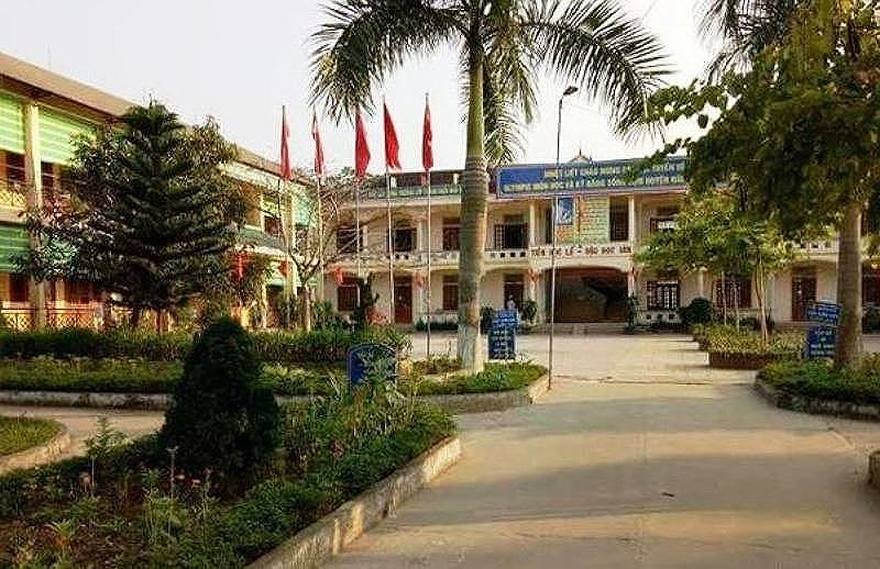 phu huynh dam hieu truong chay mau khoi to 2 bi can