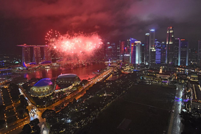 Chao 2018, ca trieu nguoi xem phao hoa ruc sang cau cang Sydney hinh anh 9