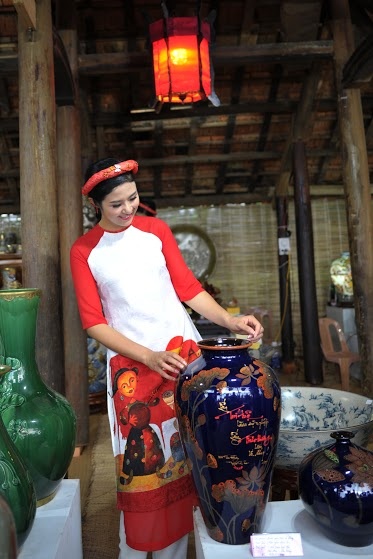 cac nguoi dep cua hhvn dieu hanh o hue trong ta ao dai thuot tha
