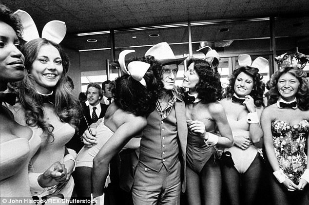 dot nhap chon an choi trong hang tho playboy nhung nam 1970