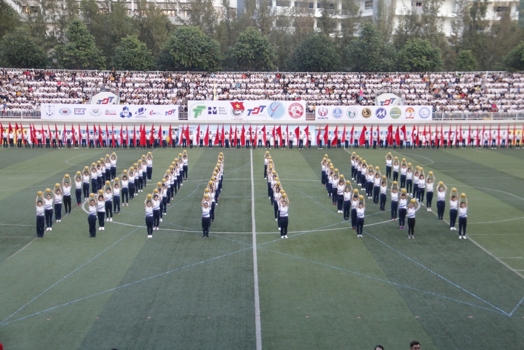 khai mac giai bong da sinh vien tp ho chi minh