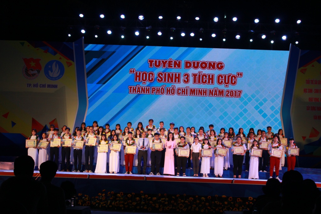 tphcm trao danh hieu hoc sinh 3 tot va sinh vien 5 tot nam 2017