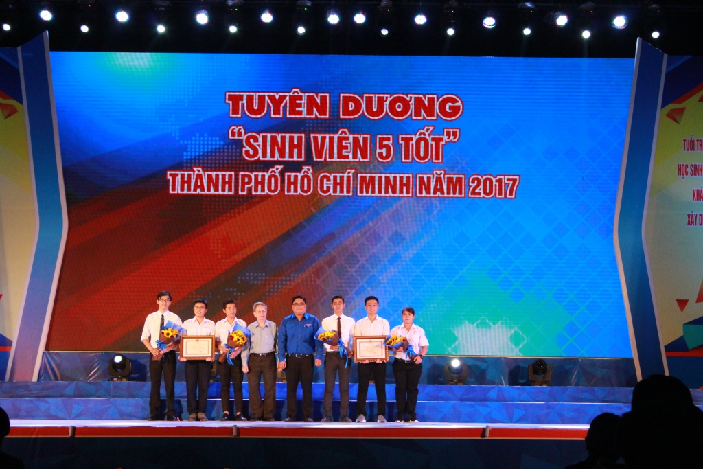 tphcm trao danh hieu hoc sinh 3 tot va sinh vien 5 tot nam 2017