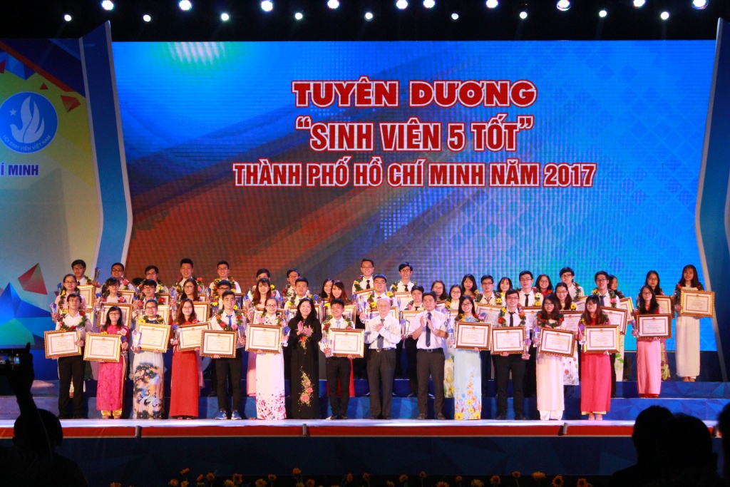 tphcm trao danh hieu hoc sinh 3 tot va sinh vien 5 tot nam 2017