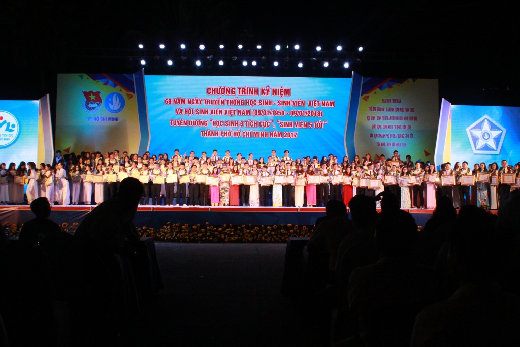 tphcm trao danh hieu hoc sinh 3 tot va sinh vien 5 tot nam 2017
