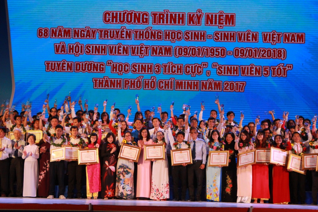 tphcm trao danh hieu hoc sinh 3 tot va sinh vien 5 tot nam 2017