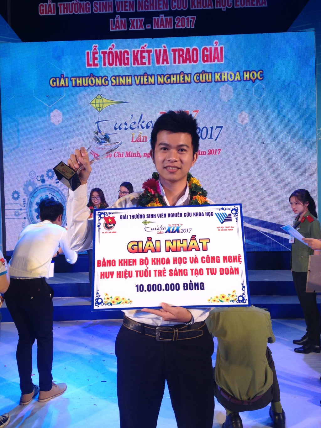 dan it kho khan la suy nghi sai lam chang sinh vien cong nghe nay con biet choi nhieu loai nhac cu am nhac
