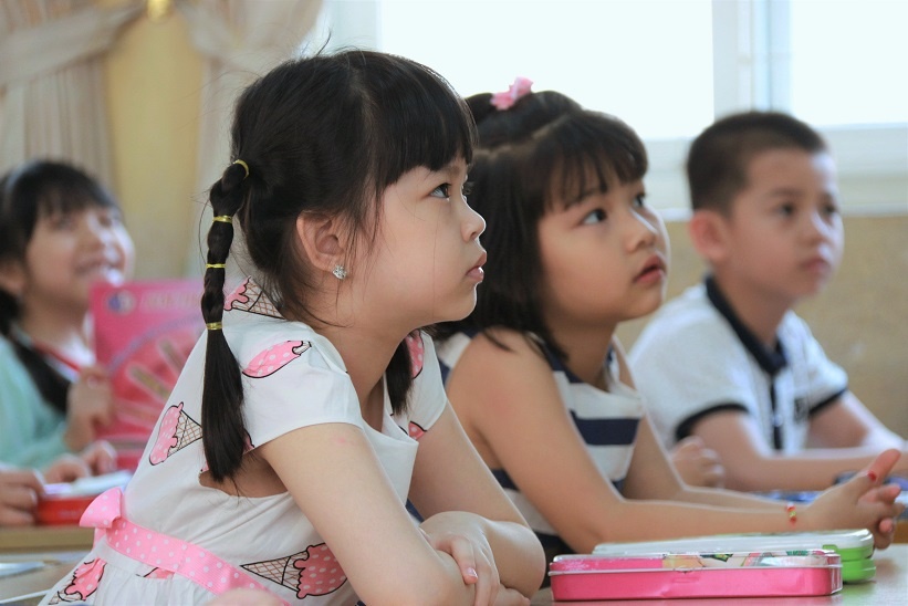 hoc sinh lop 1 va 2 se duoc lam quen tieng anh o chuong trinh moi the nao