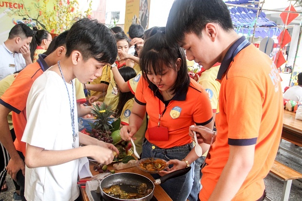 khong khi tet ron rang truong hoc